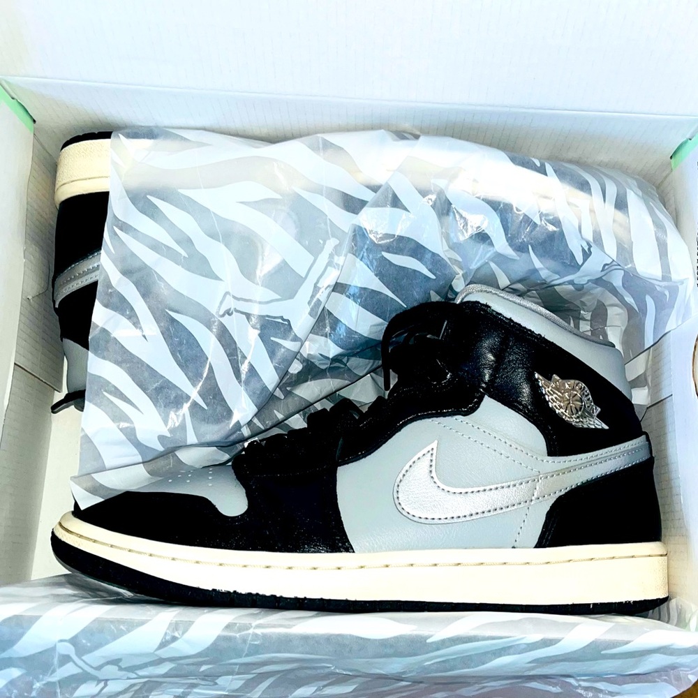 ✨Jordan 1 Mid SE ‘Black Metallic Silver’, Women’s Size 8.5 / Men’s Size 7✨